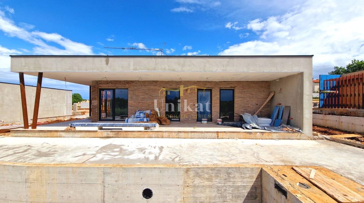 Samostojna montažna pritlična hiša v mirnem kraju